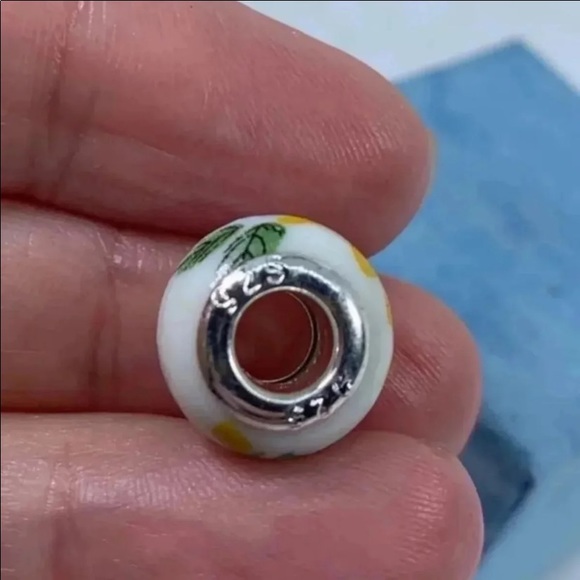 Yellow sunflower Murano glass charm bead - Picture 4 of 4